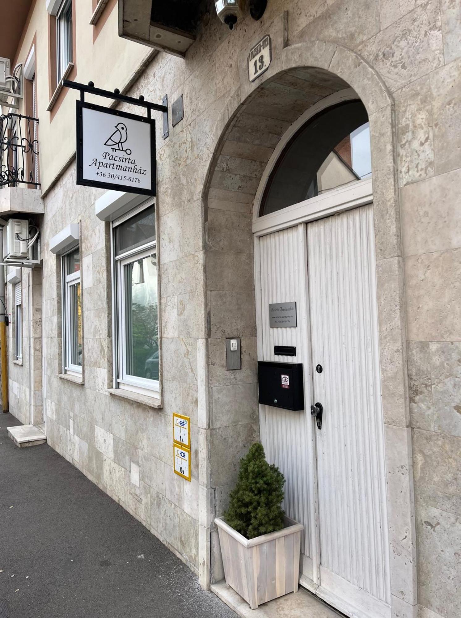 Pacsirta Apartman Grand Eger Exterior photo